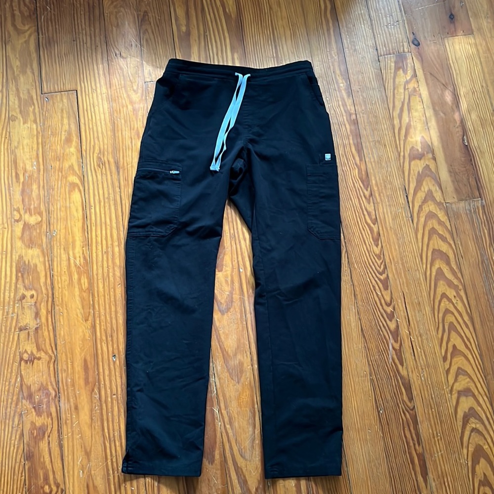 Figs Yola in black